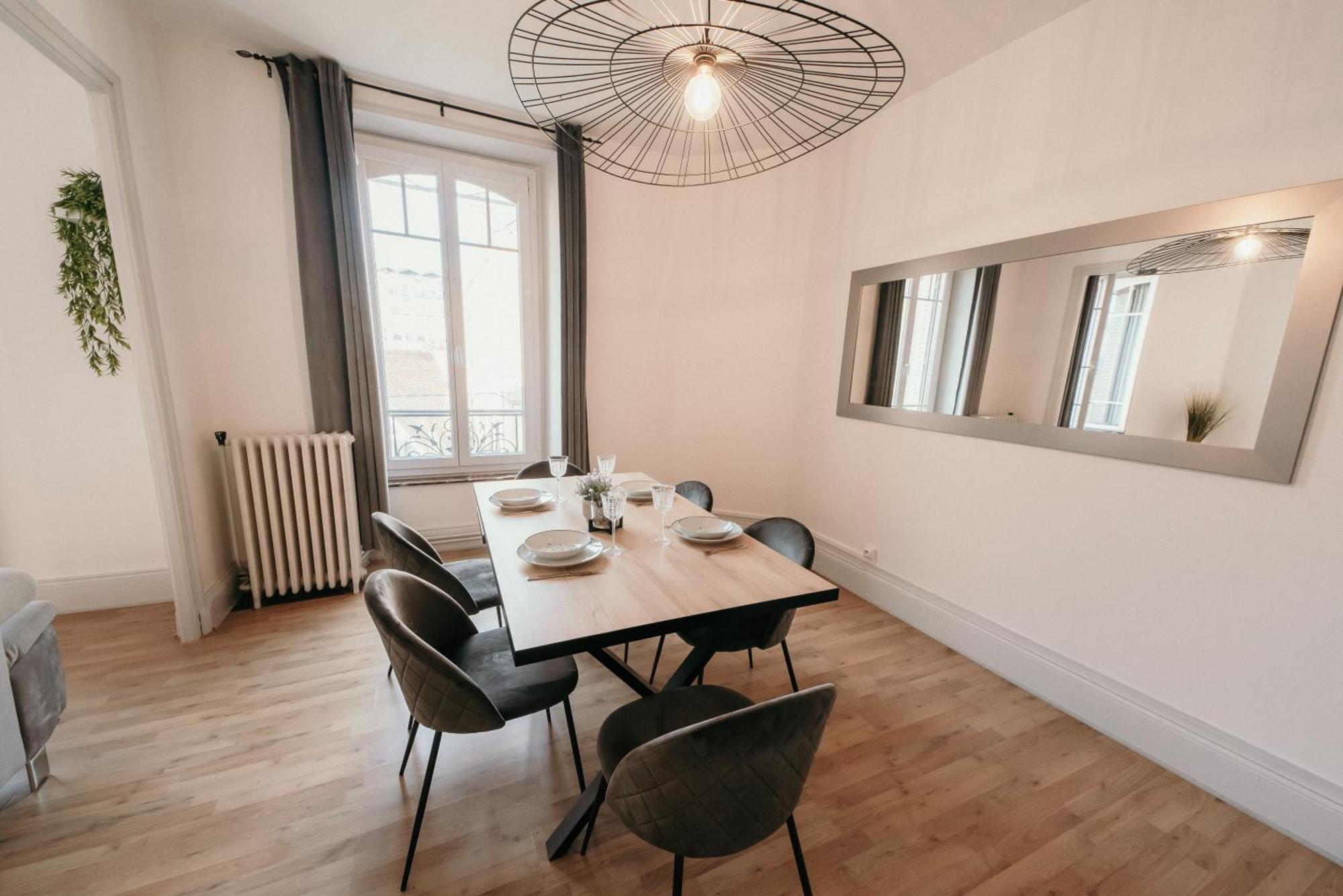 Appartement D'Alexandre Hyper Centre-Ville Charleville-Mezieres Bagian luar foto